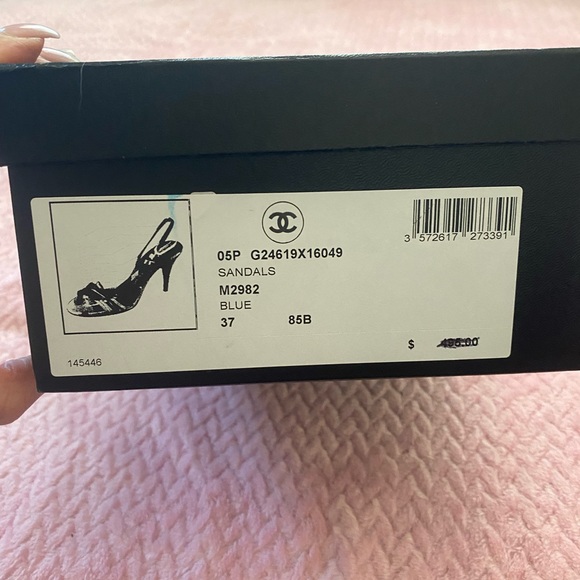 Channel sandals. - Picture 12 of 12